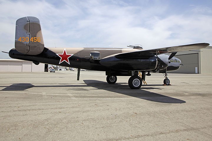 Hệ thống súng máy gắn trên máy bay ném bom B-25J của Mỹ